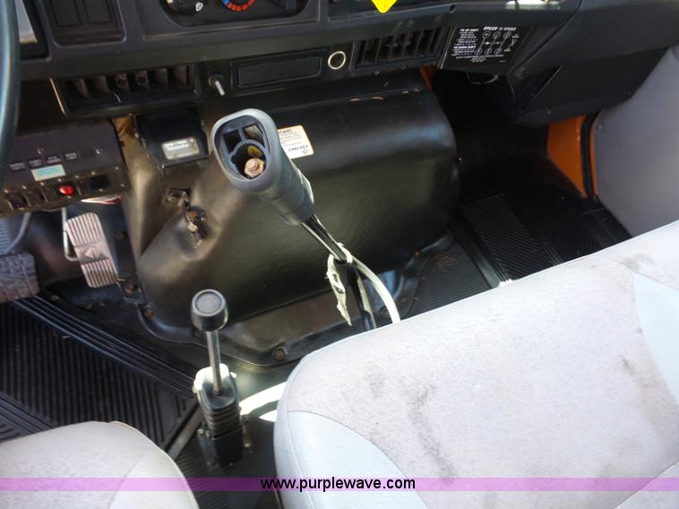 image for item BK9638 1997 International 4900 digger derrick truck