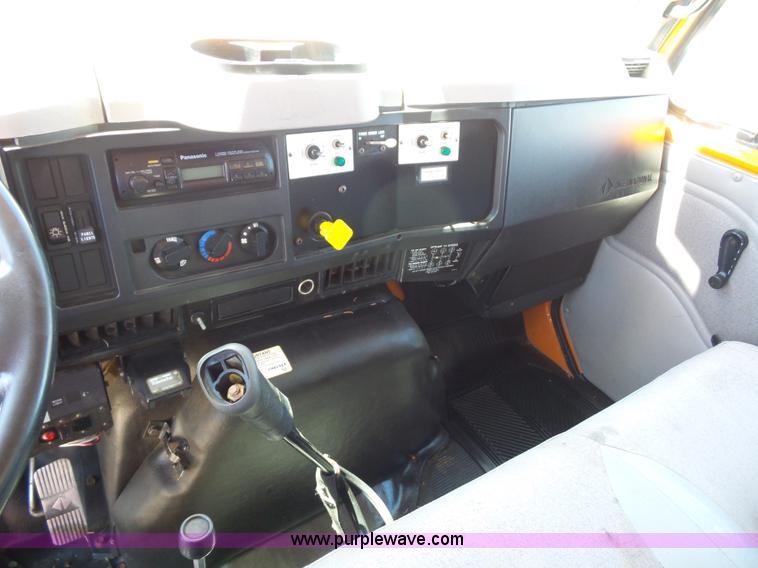 image for item BK9638 1997 International 4900 digger derrick truck