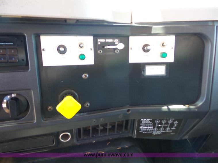 image for item BK9638 1997 International 4900 digger derrick truck