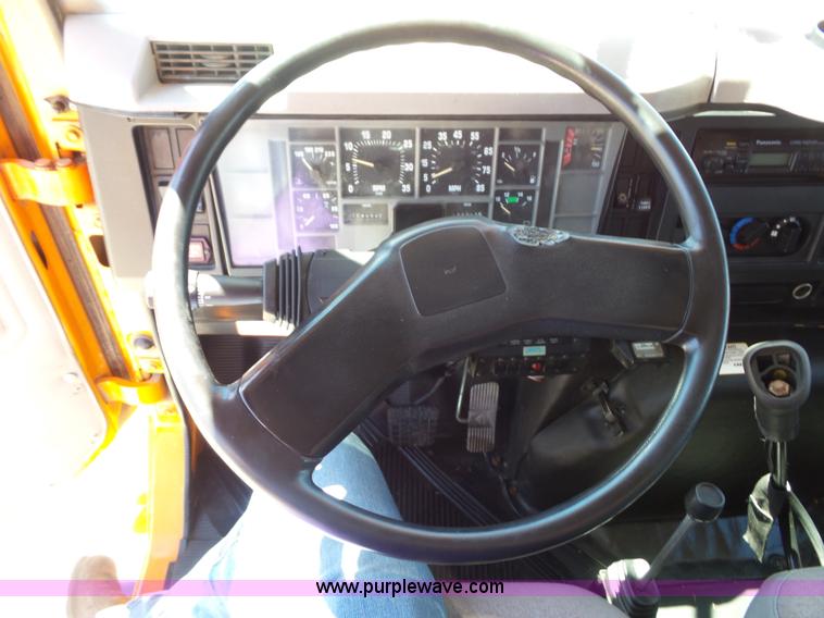 image for item BK9638 1997 International 4900 digger derrick truck