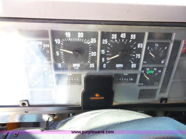 image for item BK9638 1997 International 4900 digger derrick truck