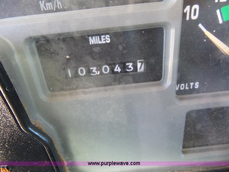 image for item BK9638 1997 International 4900 digger derrick truck