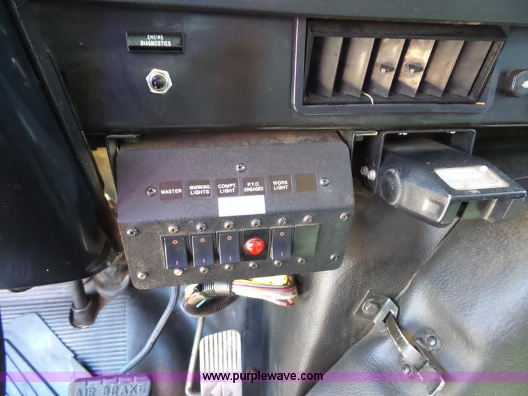 image for item BK9638 1997 International 4900 digger derrick truck