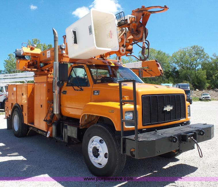 image for item BK9639 1997 Chevrolet C7500 digger derrick truck