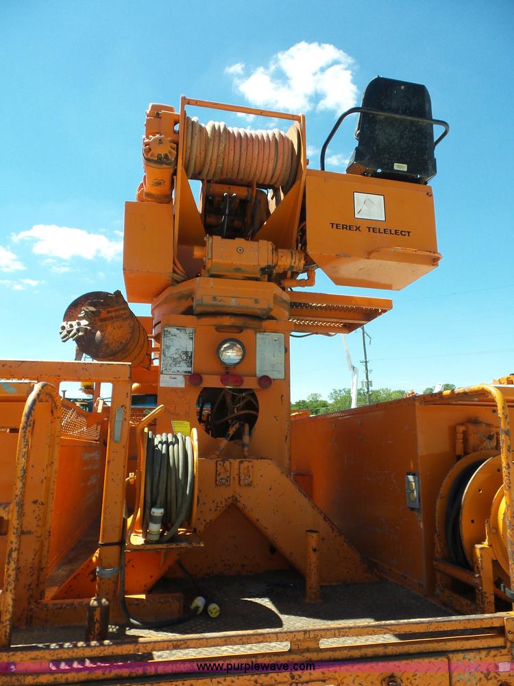 image for item BK9639 1997 Chevrolet C7500 digger derrick truck