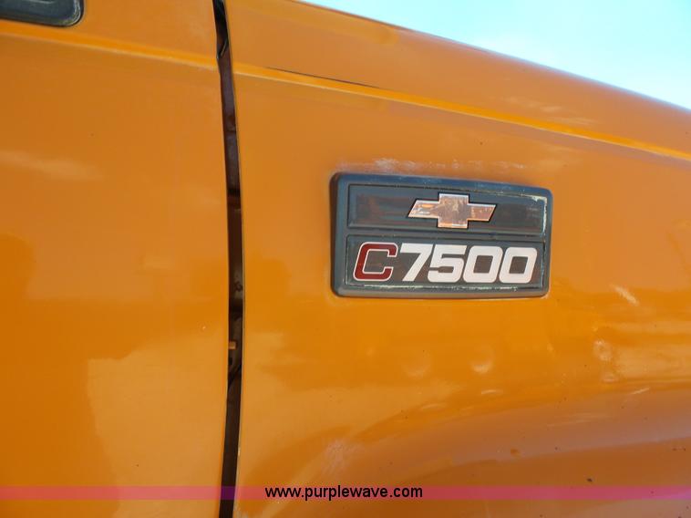 image for item BK9639 1997 Chevrolet C7500 digger derrick truck