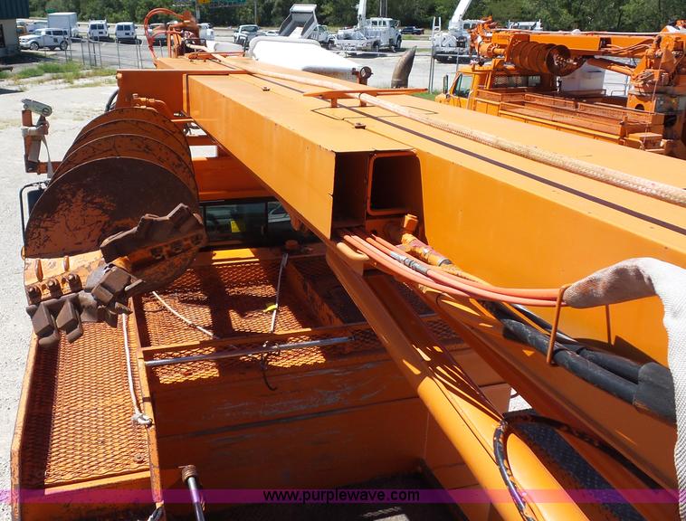 image for item BK9639 1997 Chevrolet C7500 digger derrick truck