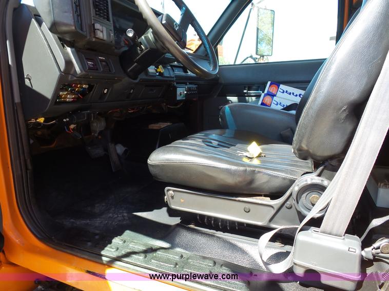 image for item BK9639 1997 Chevrolet C7500 digger derrick truck