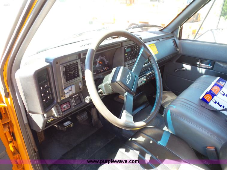 image for item BK9639 1997 Chevrolet C7500 digger derrick truck