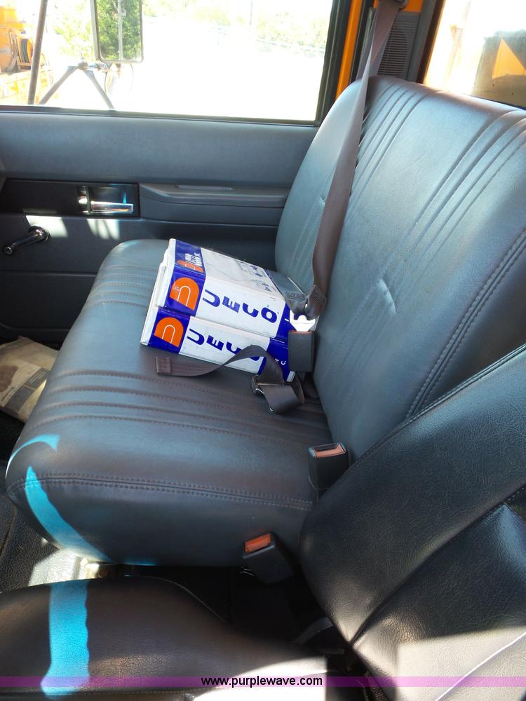 image for item BK9639 1997 Chevrolet C7500 digger derrick truck