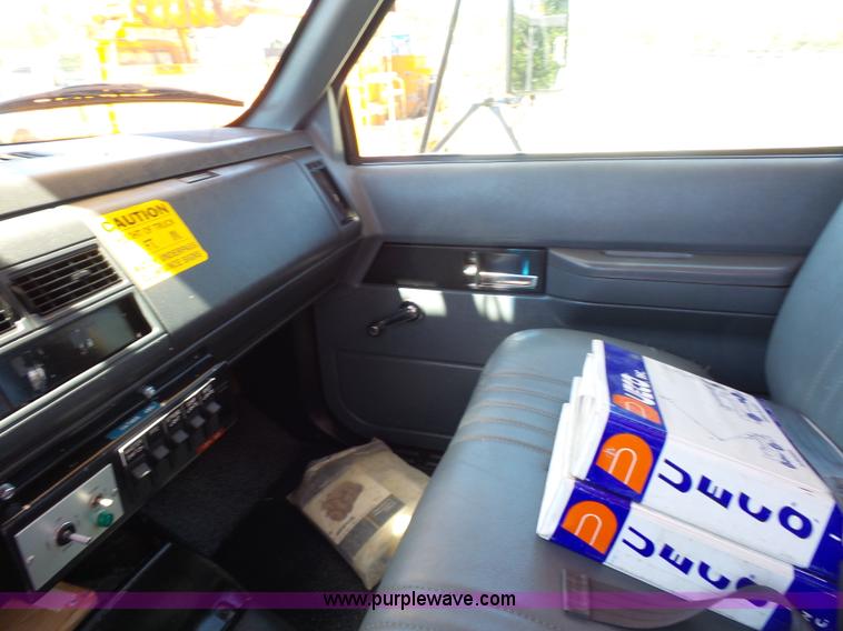 image for item BK9639 1997 Chevrolet C7500 digger derrick truck