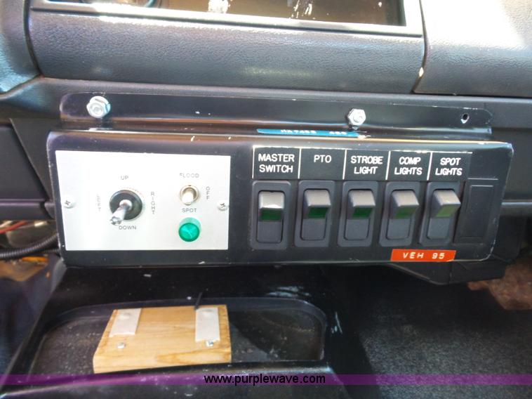 image for item BK9639 1997 Chevrolet C7500 digger derrick truck