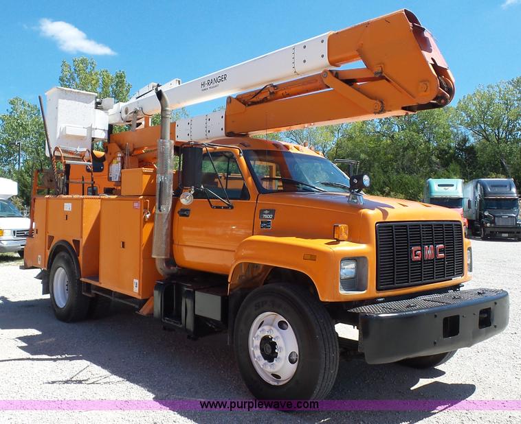 image for item BK9640 1997 GMC C7500 bucket truck