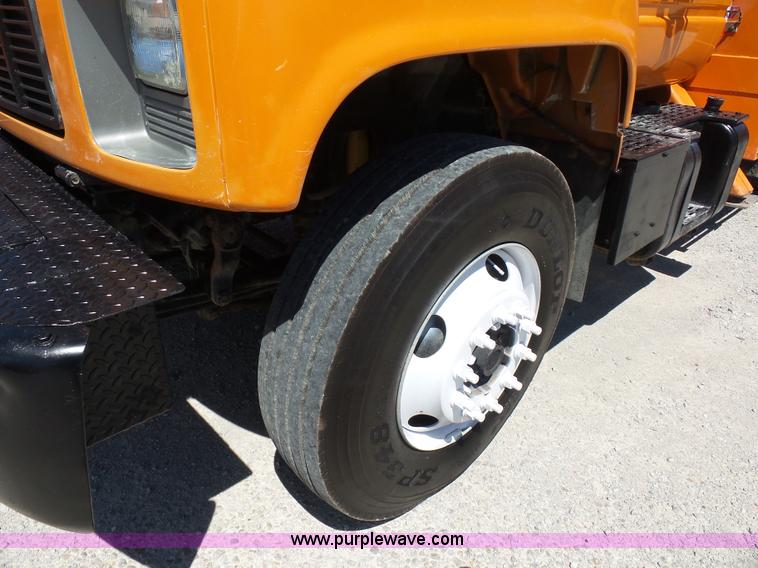 image for item BK9640 1997 GMC C7500 bucket truck