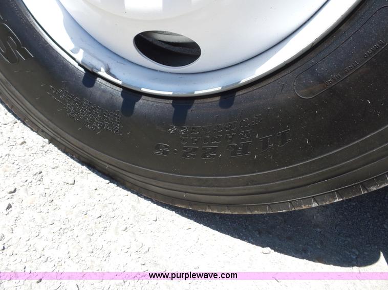 image for item BK9640 1997 GMC C7500 bucket truck