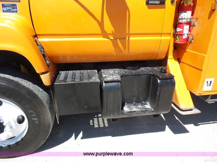 image for item BK9640 1997 GMC C7500 bucket truck