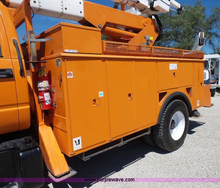 image for item BK9640 1997 GMC C7500 bucket truck