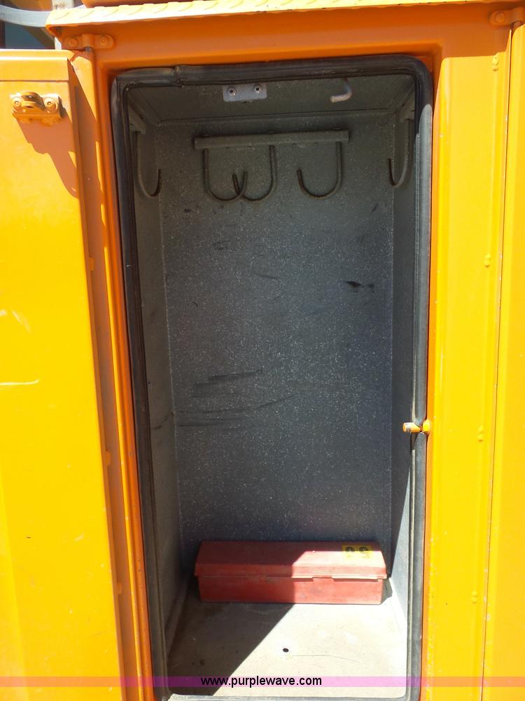 image for item BK9640 1997 GMC C7500 bucket truck