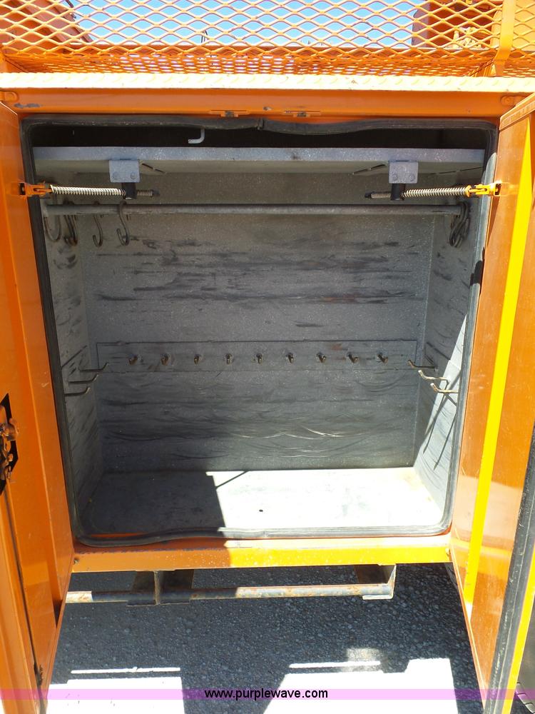 image for item BK9640 1997 GMC C7500 bucket truck