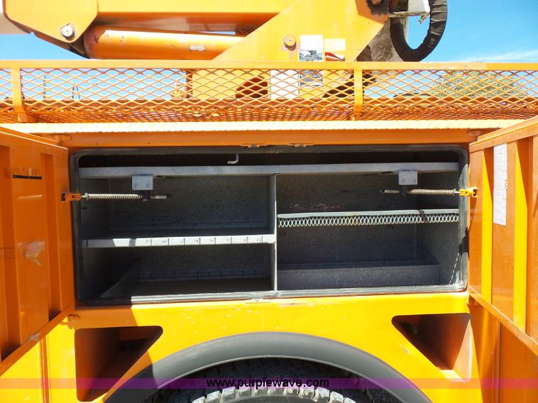 image for item BK9640 1997 GMC C7500 bucket truck