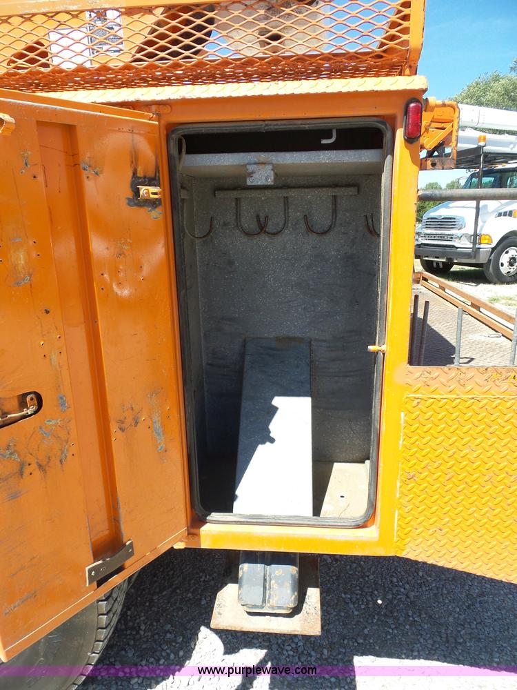 image for item BK9640 1997 GMC C7500 bucket truck