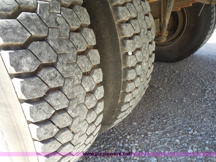 image for item BK9640 1997 GMC C7500 bucket truck