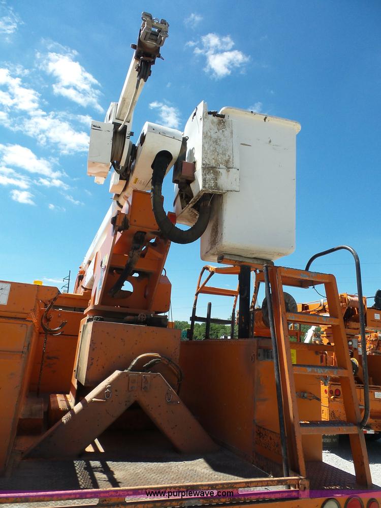 image for item BK9640 1997 GMC C7500 bucket truck