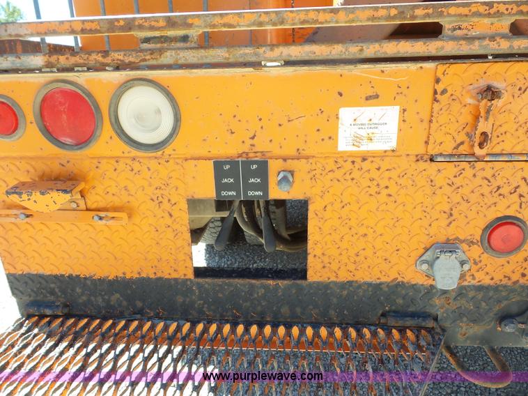 image for item BK9640 1997 GMC C7500 bucket truck