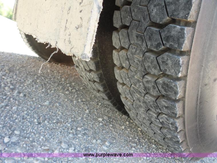 image for item BK9640 1997 GMC C7500 bucket truck