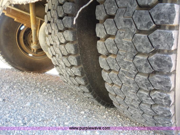 image for item BK9640 1997 GMC C7500 bucket truck