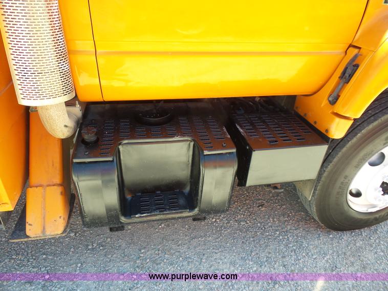 image for item BK9640 1997 GMC C7500 bucket truck