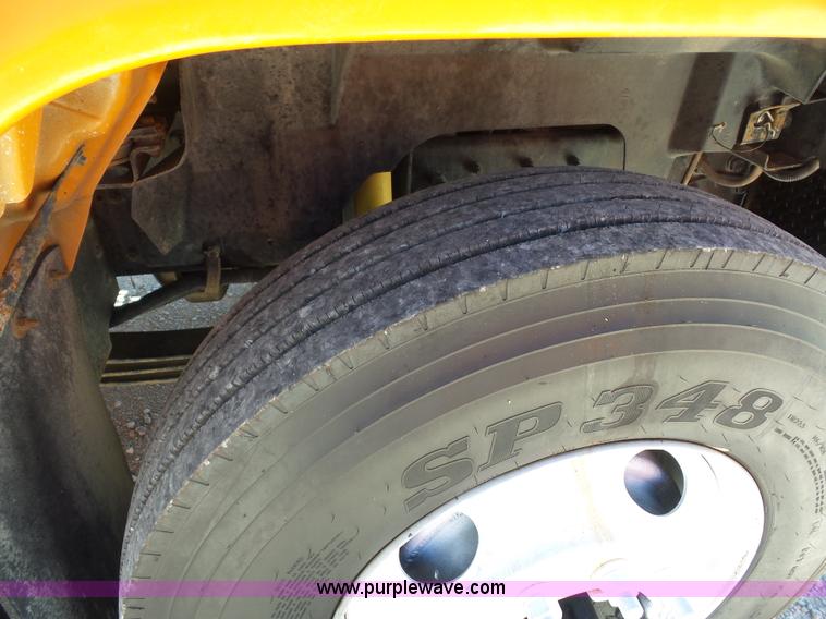 image for item BK9640 1997 GMC C7500 bucket truck