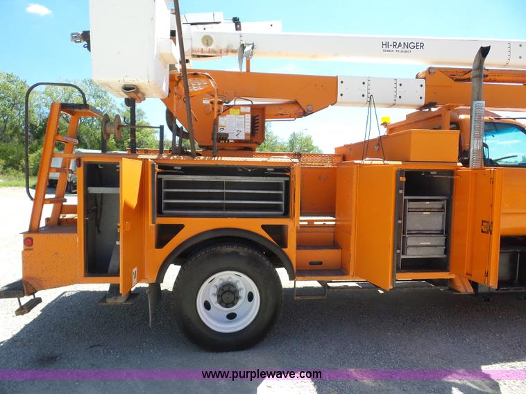 image for item BK9640 1997 GMC C7500 bucket truck