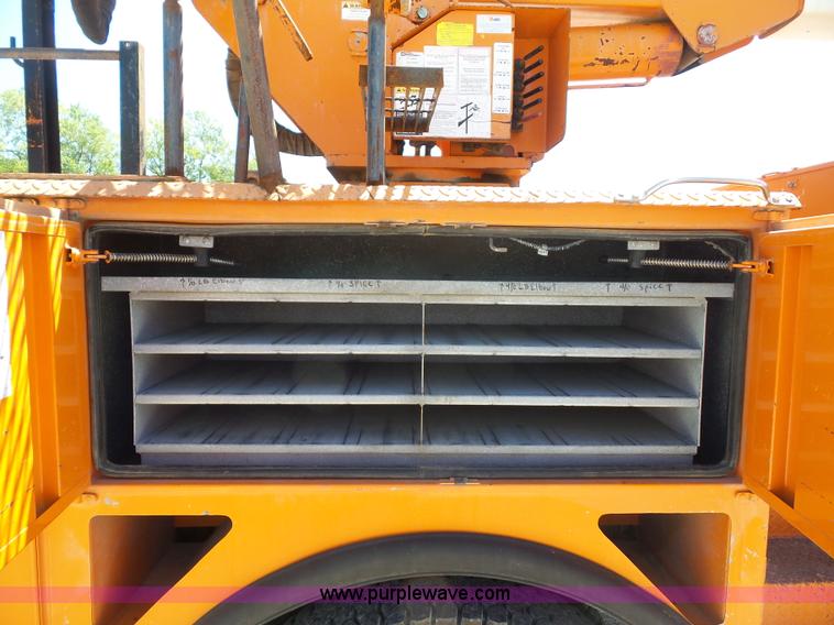 image for item BK9640 1997 GMC C7500 bucket truck