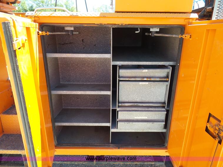 image for item BK9640 1997 GMC C7500 bucket truck