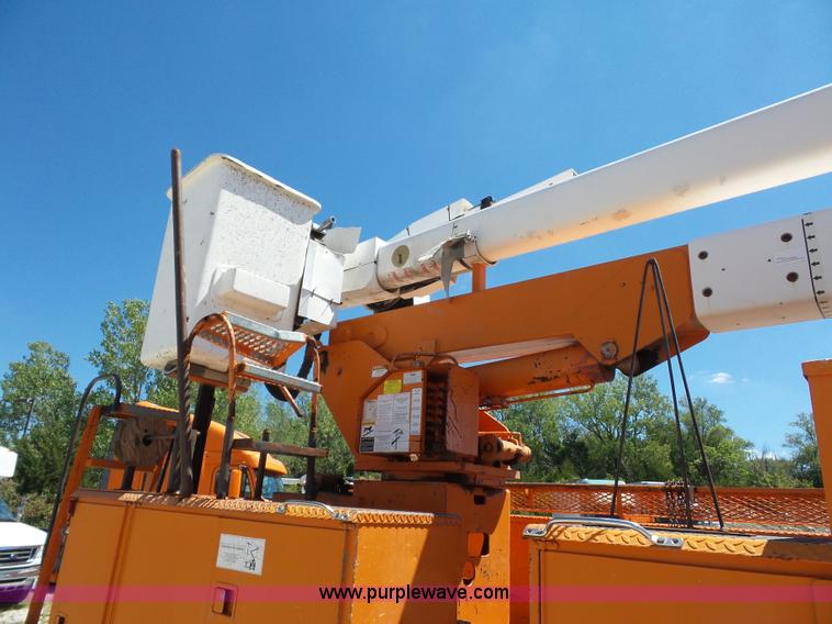 image for item BK9640 1997 GMC C7500 bucket truck