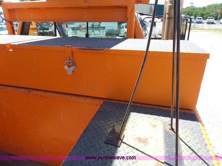 image for item BK9640 1997 GMC C7500 bucket truck