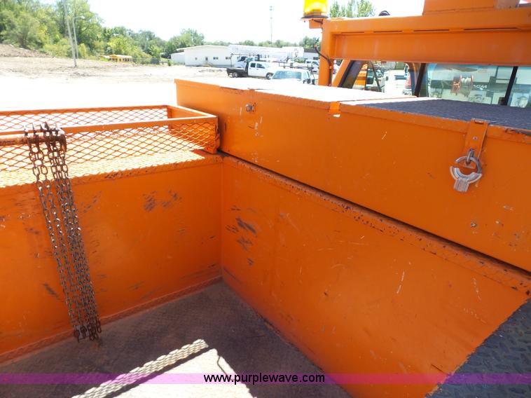 image for item BK9640 1997 GMC C7500 bucket truck