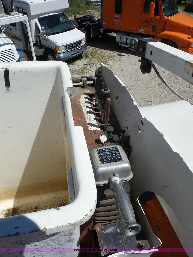 image for item BK9640 1997 GMC C7500 bucket truck