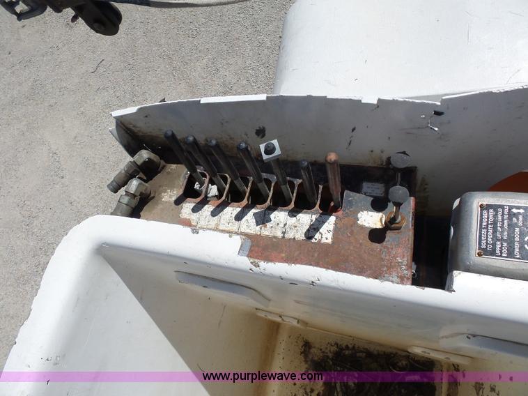 image for item BK9640 1997 GMC C7500 bucket truck