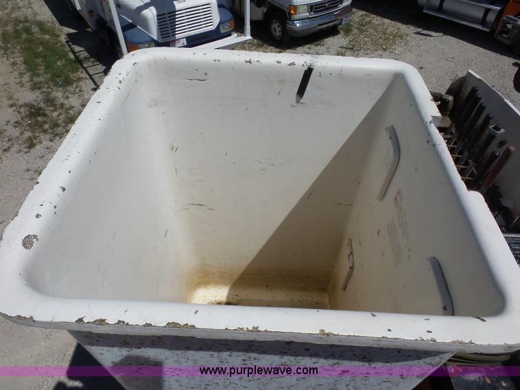 image for item BK9640 1997 GMC C7500 bucket truck