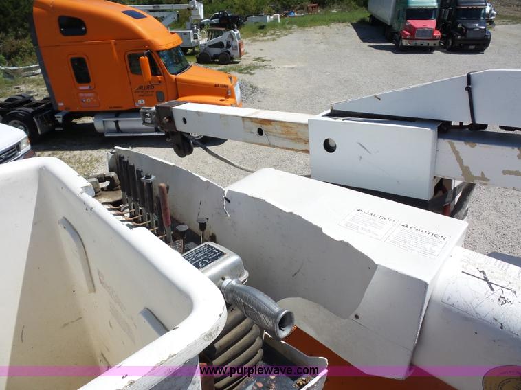 image for item BK9640 1997 GMC C7500 bucket truck