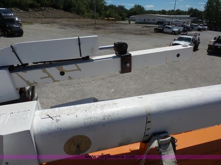 image for item BK9640 1997 GMC C7500 bucket truck