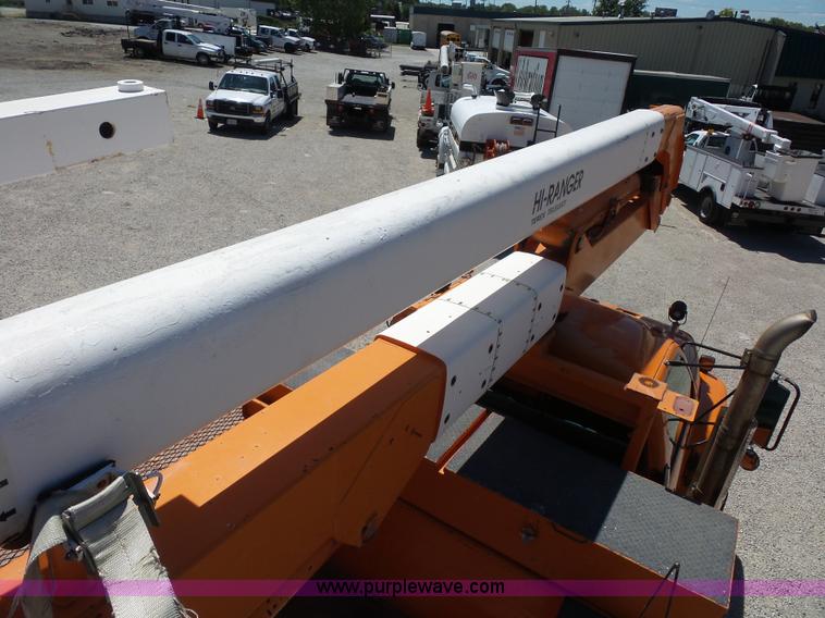 image for item BK9640 1997 GMC C7500 bucket truck