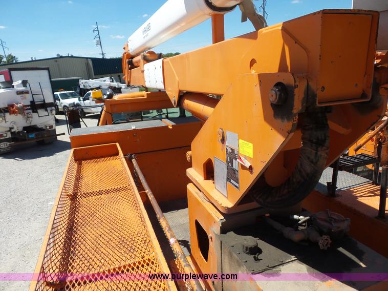 image for item BK9640 1997 GMC C7500 bucket truck