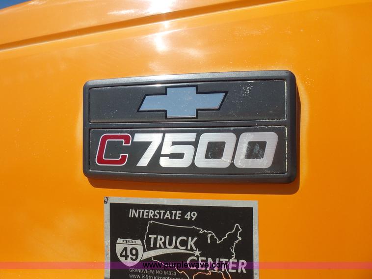 image for item BK9640 1997 GMC C7500 bucket truck