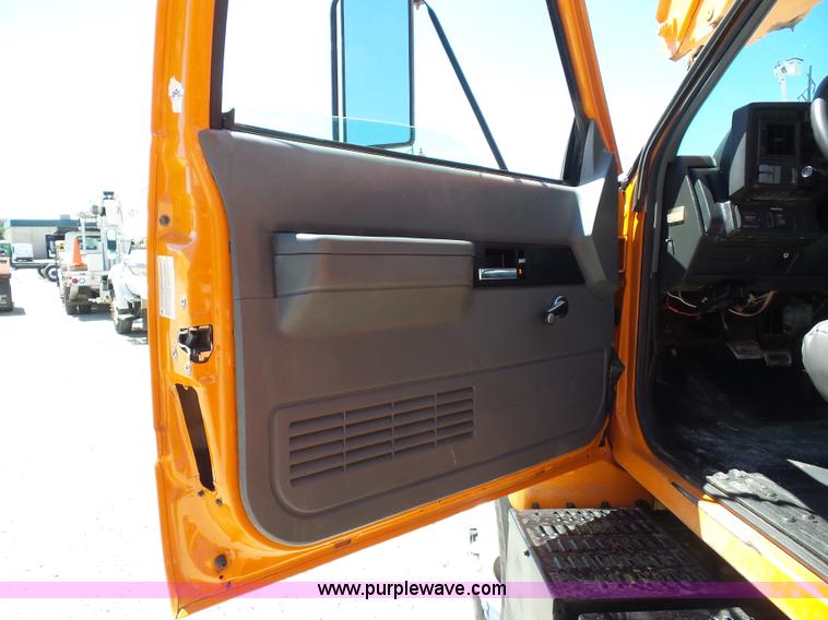 image for item BK9640 1997 GMC C7500 bucket truck