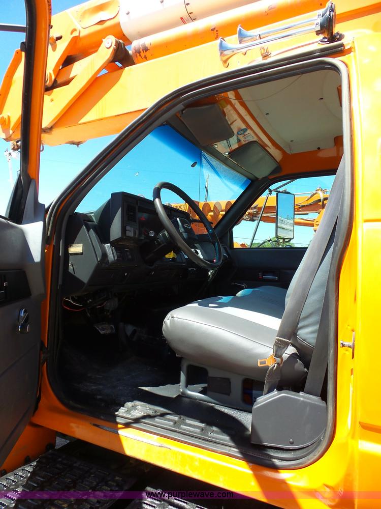 image for item BK9640 1997 GMC C7500 bucket truck