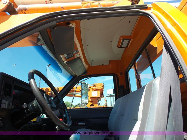 image for item BK9640 1997 GMC C7500 bucket truck