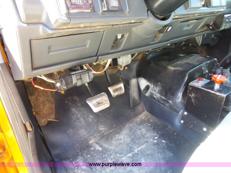 image for item BK9640 1997 GMC C7500 bucket truck